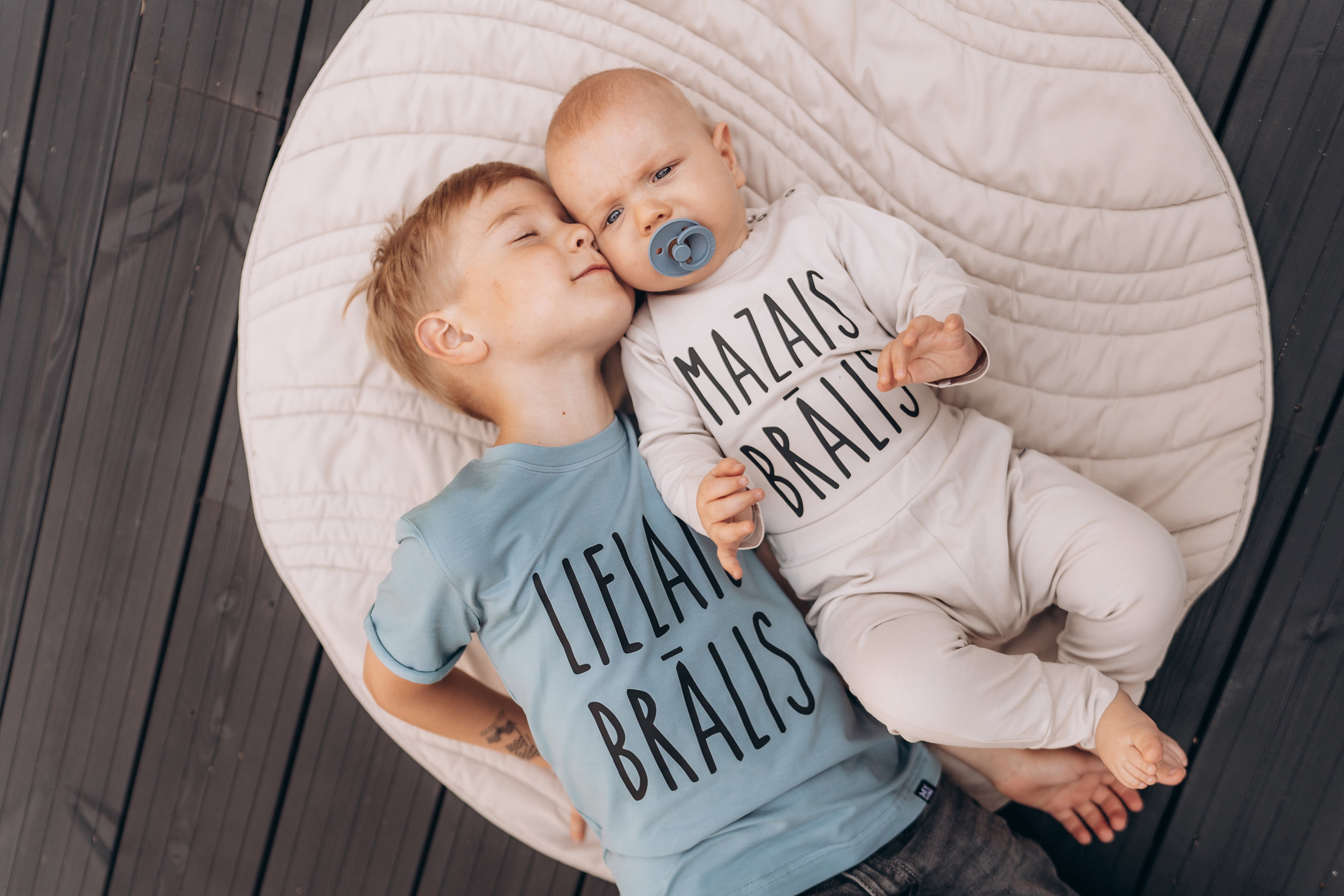 BROTHERS & SISTERS