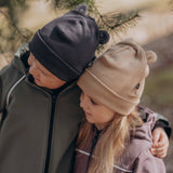 Cepure ar austiņām un šalli