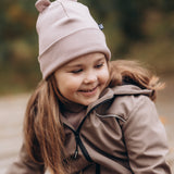 Cepure ar austiņām un šalli