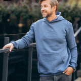 Džemperis vai Hūdijs TĒTIS stiprais plecs uz kā balstīties