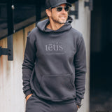 Džemperis vai Hūdijs TĒTIS stiprais plecs uz kā balstīties