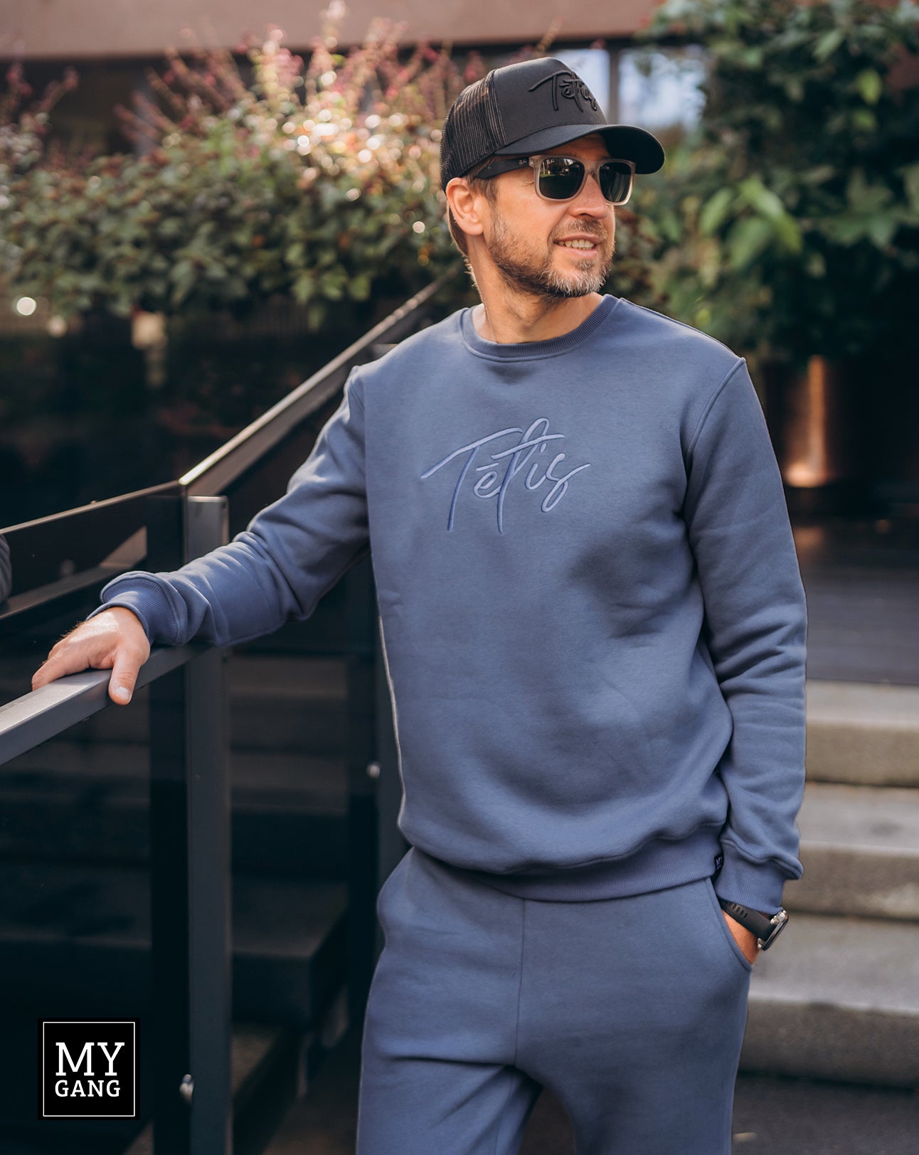 Džemperis vai Hūdijs TĒTIS