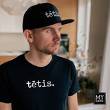 Cepure ar taisno nagu TĒTIS.