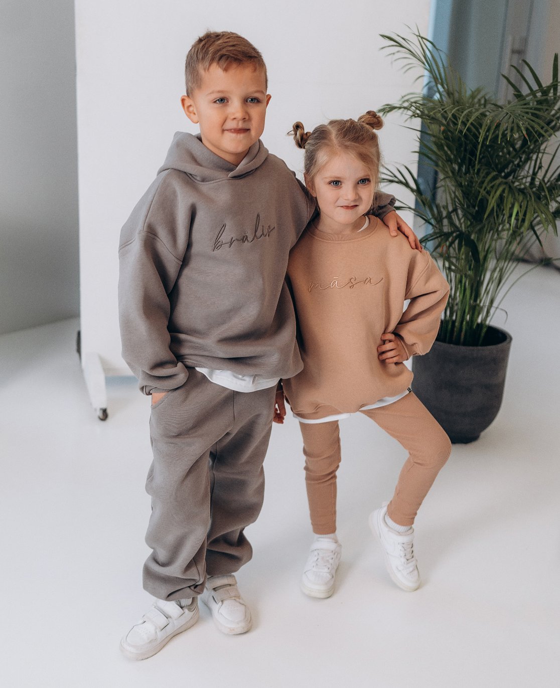 KIDS HOODIES / SWEATERS