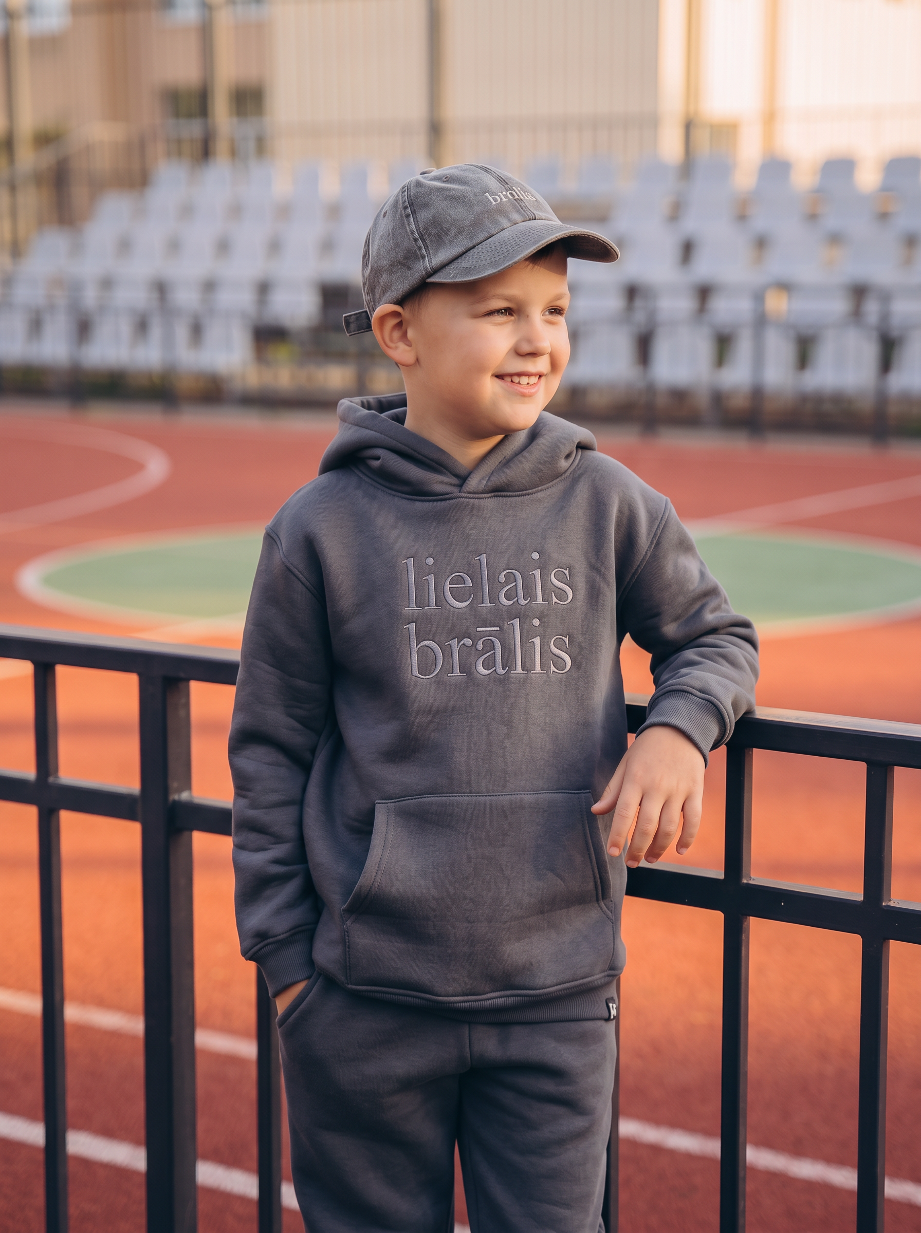 Džemperis vai Hūdijs LIELAIS BRĀLIS
