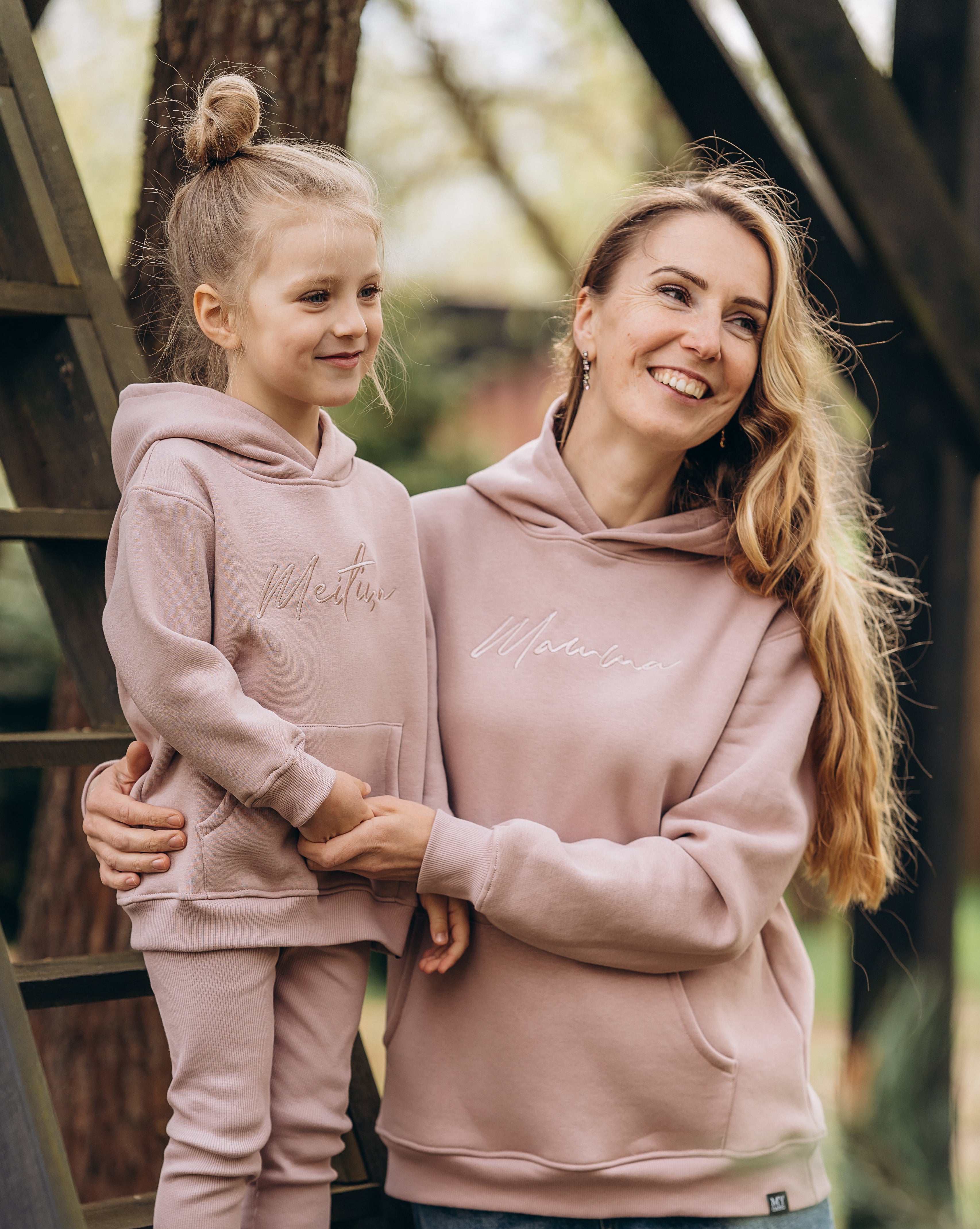 Džemperis vai Hūdijs MEITIŅA