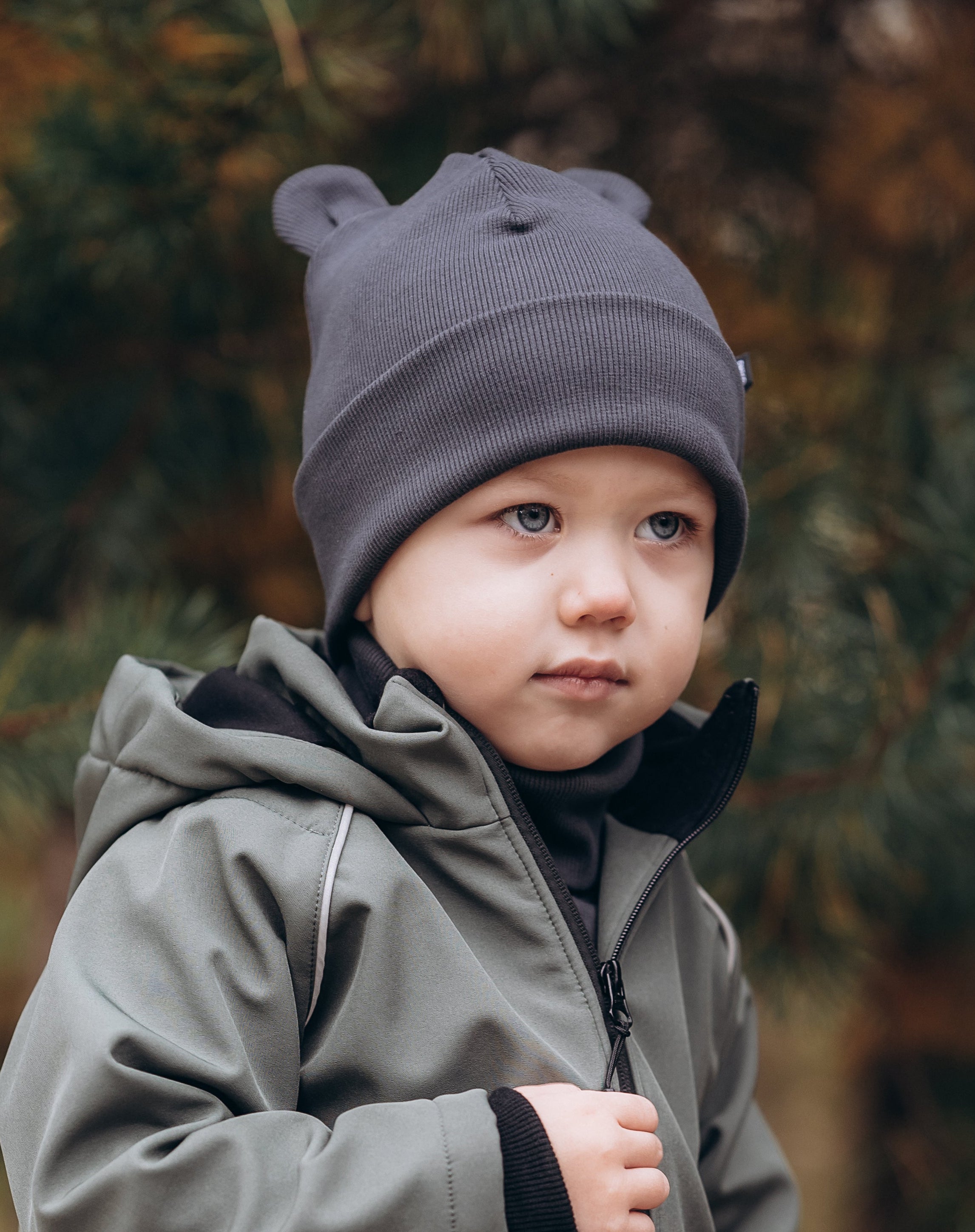 Cepure ar austiņām un šalli