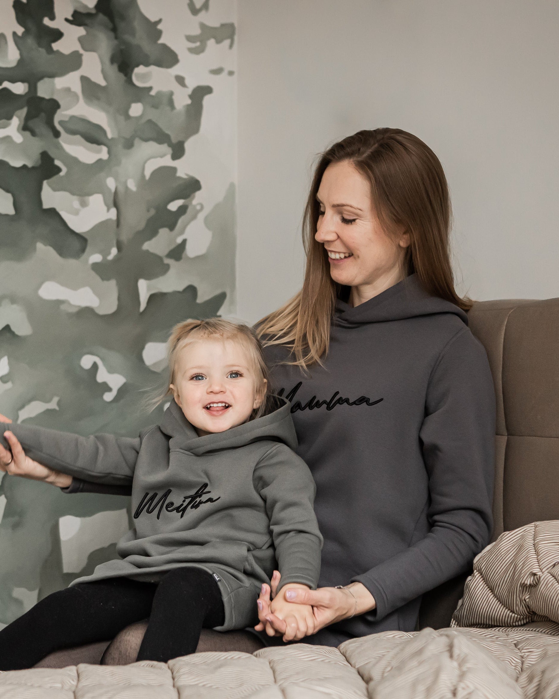 Tumši pelēka Hūdijkleita MAMMA