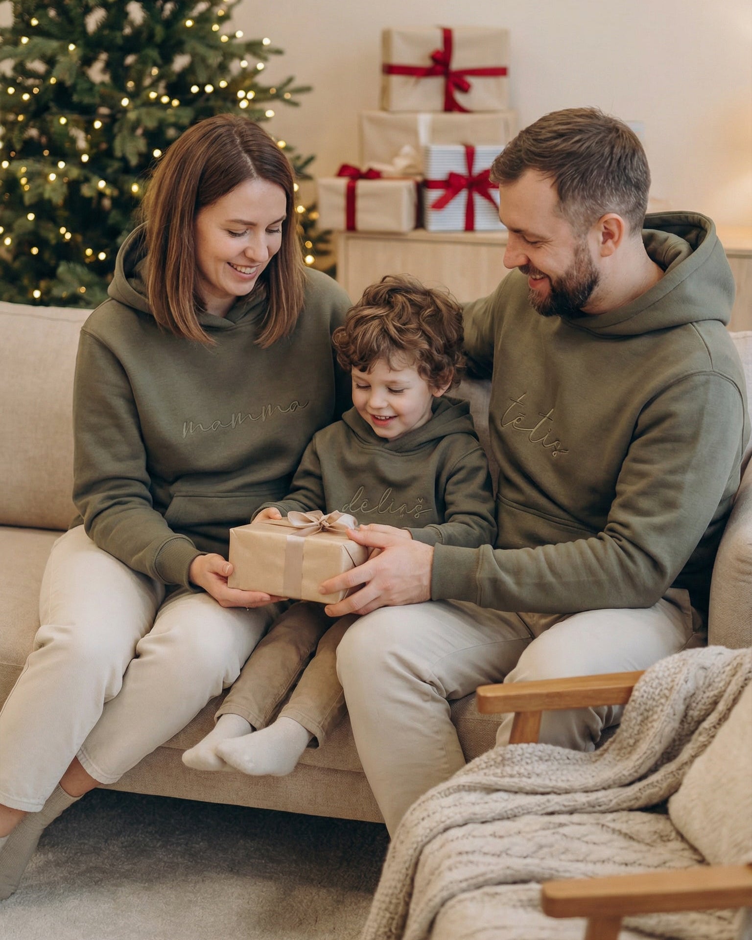 Džemperis vai Hūdijs DĒLIŅŠ (mazajiem burtiem)