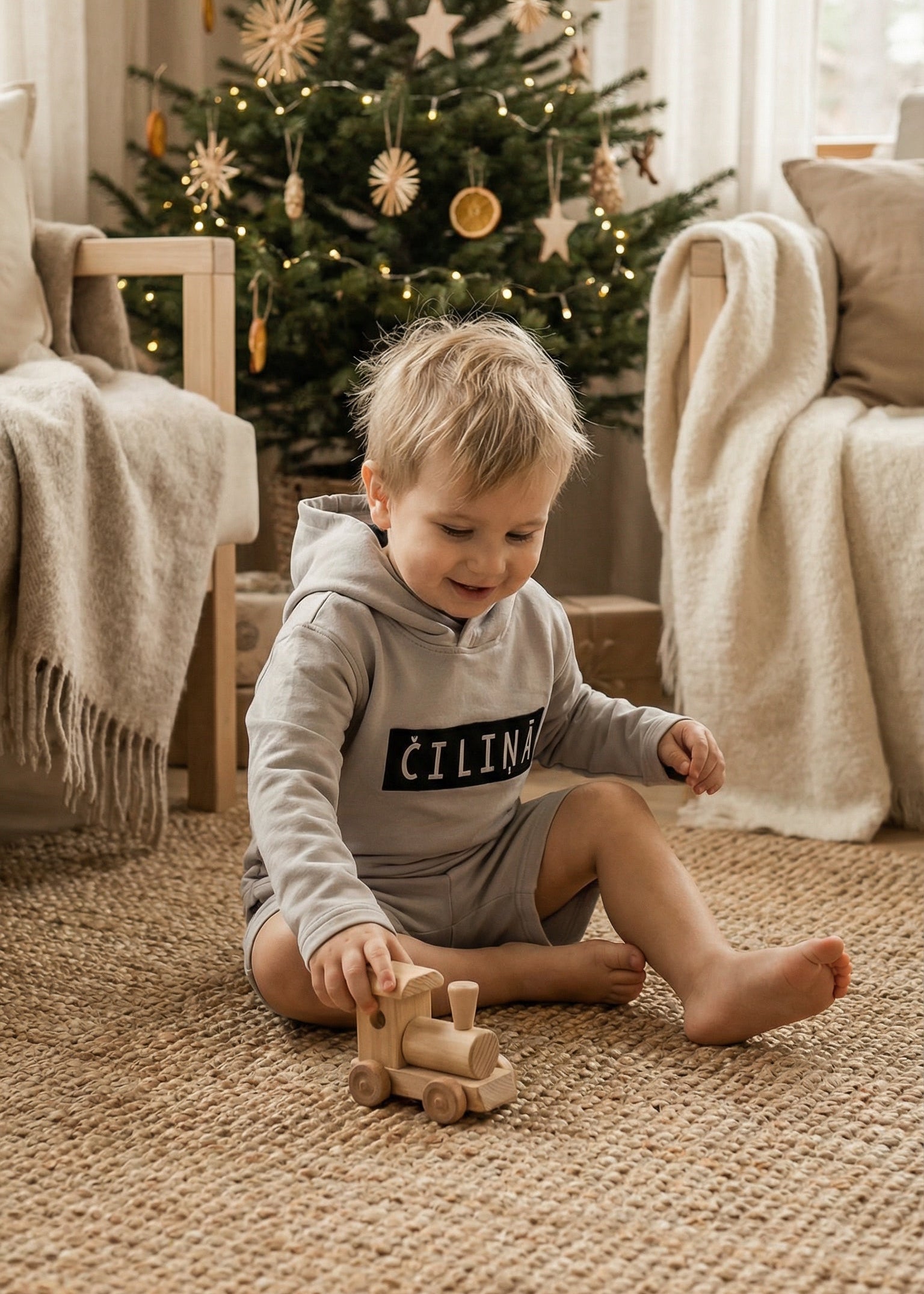 Pagarināts hūdijs ČILIŅĀ ar šortiem