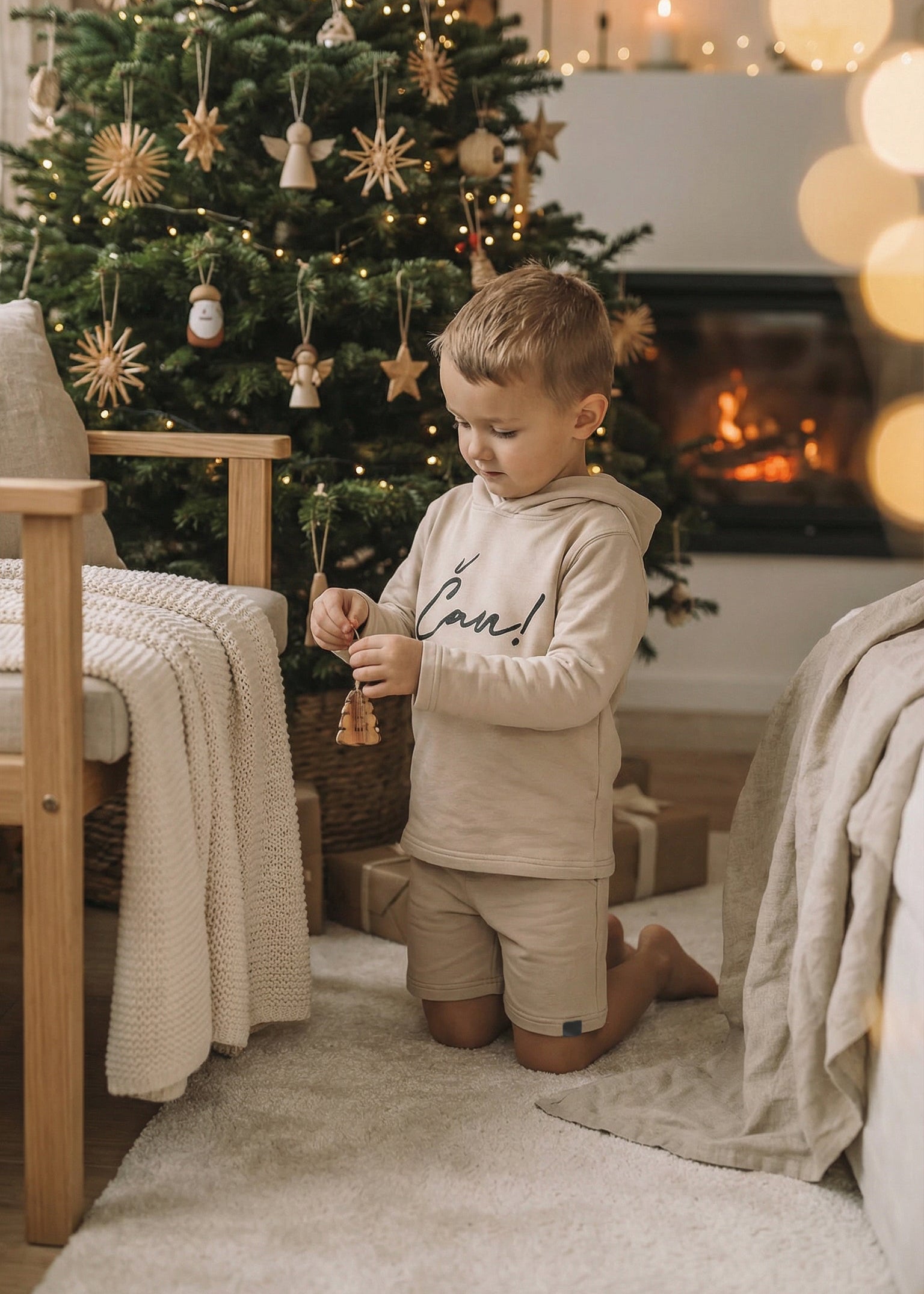 Pagarināts Hūdijs ČAU! komplektā ar šortiem