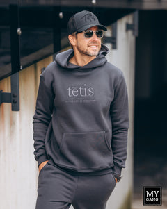 Džemperis vai Hūdijs TĒTIS stiprais plecs uz kā balstīties