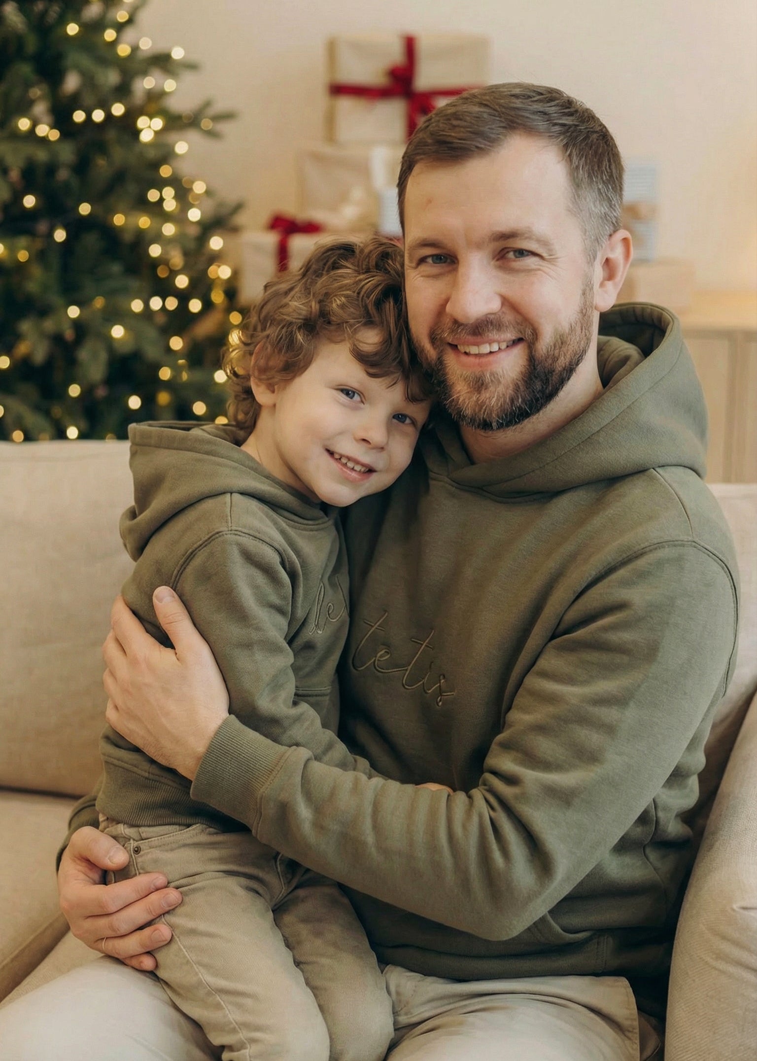 Džemperis vai Hūdijs TĒTIS (mazajiem burtiem)